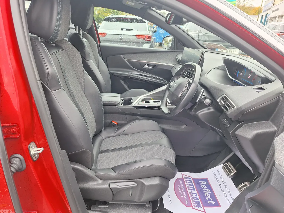 Peugeot 3008 MPV, Diesel, 2023, Red