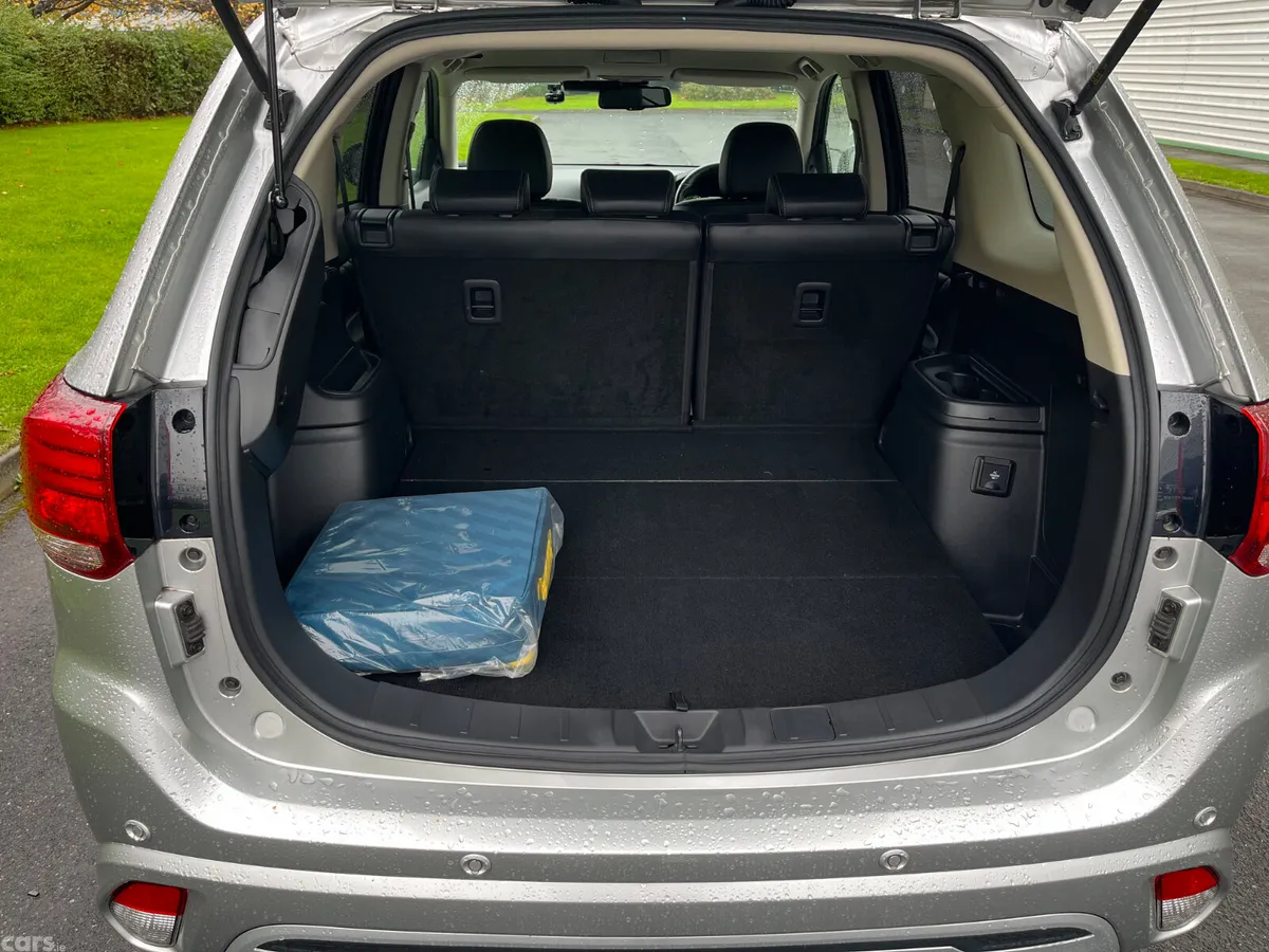 Mitsubishi Outlander SUV, Petrol Plug-in Hybrid, 2018, Silver