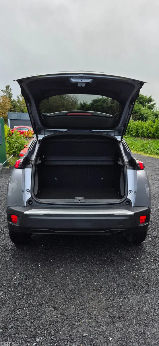 Peugeot 2008 MPV, Petrol, 2021, Grey