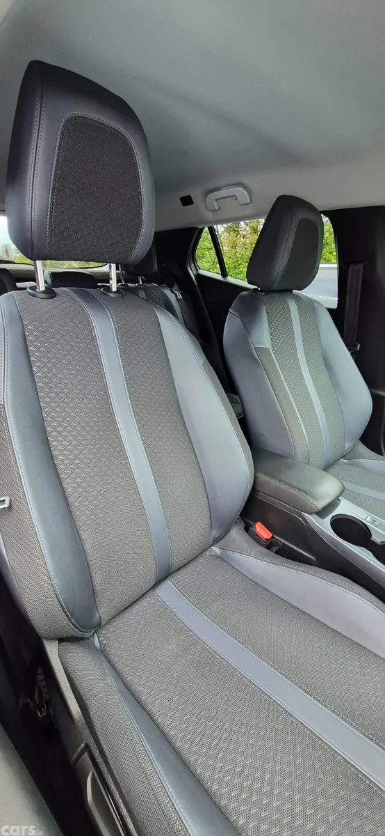 Peugeot 2008 MPV, Petrol, 2021, Grey