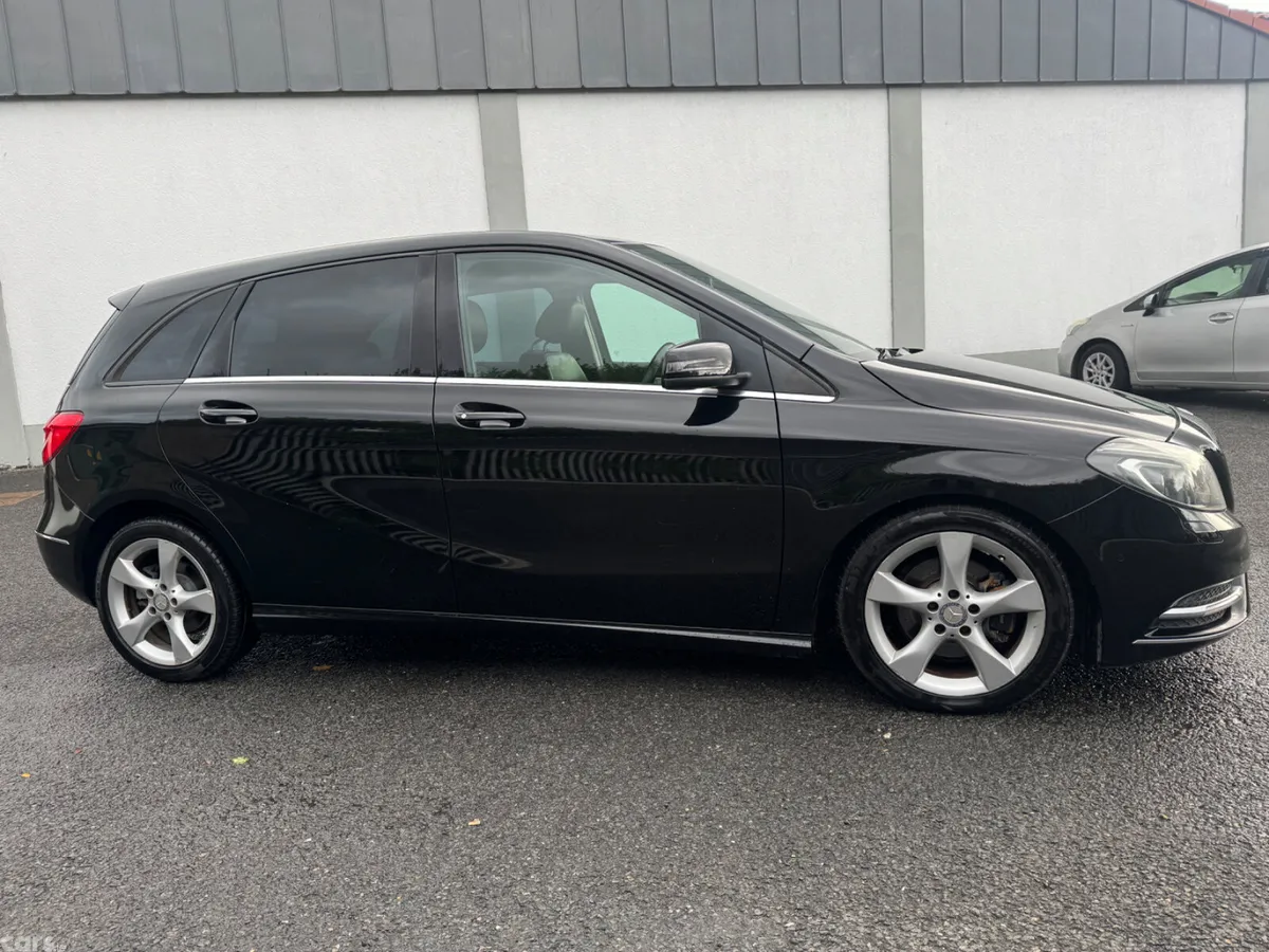 Mercedes-Benz B-Class Hatchback, Petrol, 2014, Black