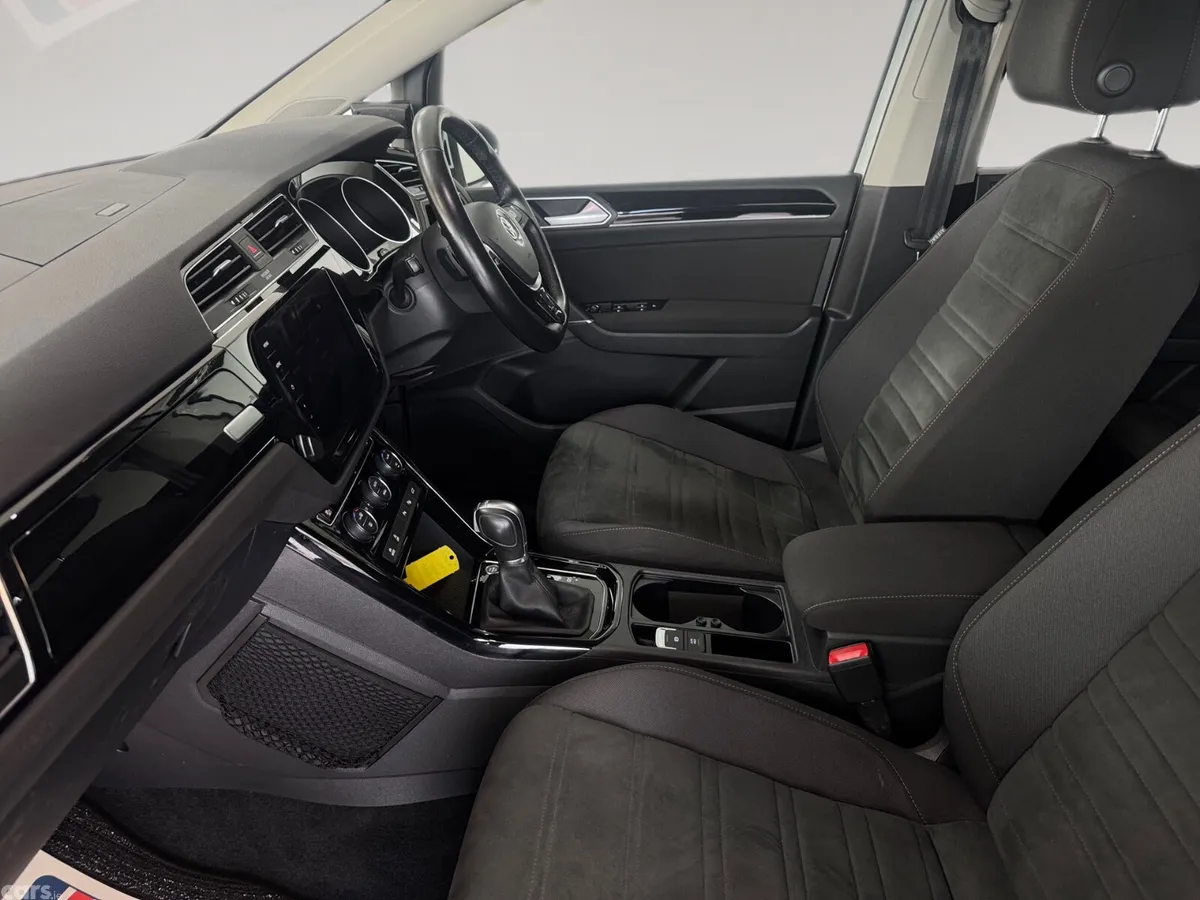 Volkswagen Touran MPV, Diesel, 2018, White
