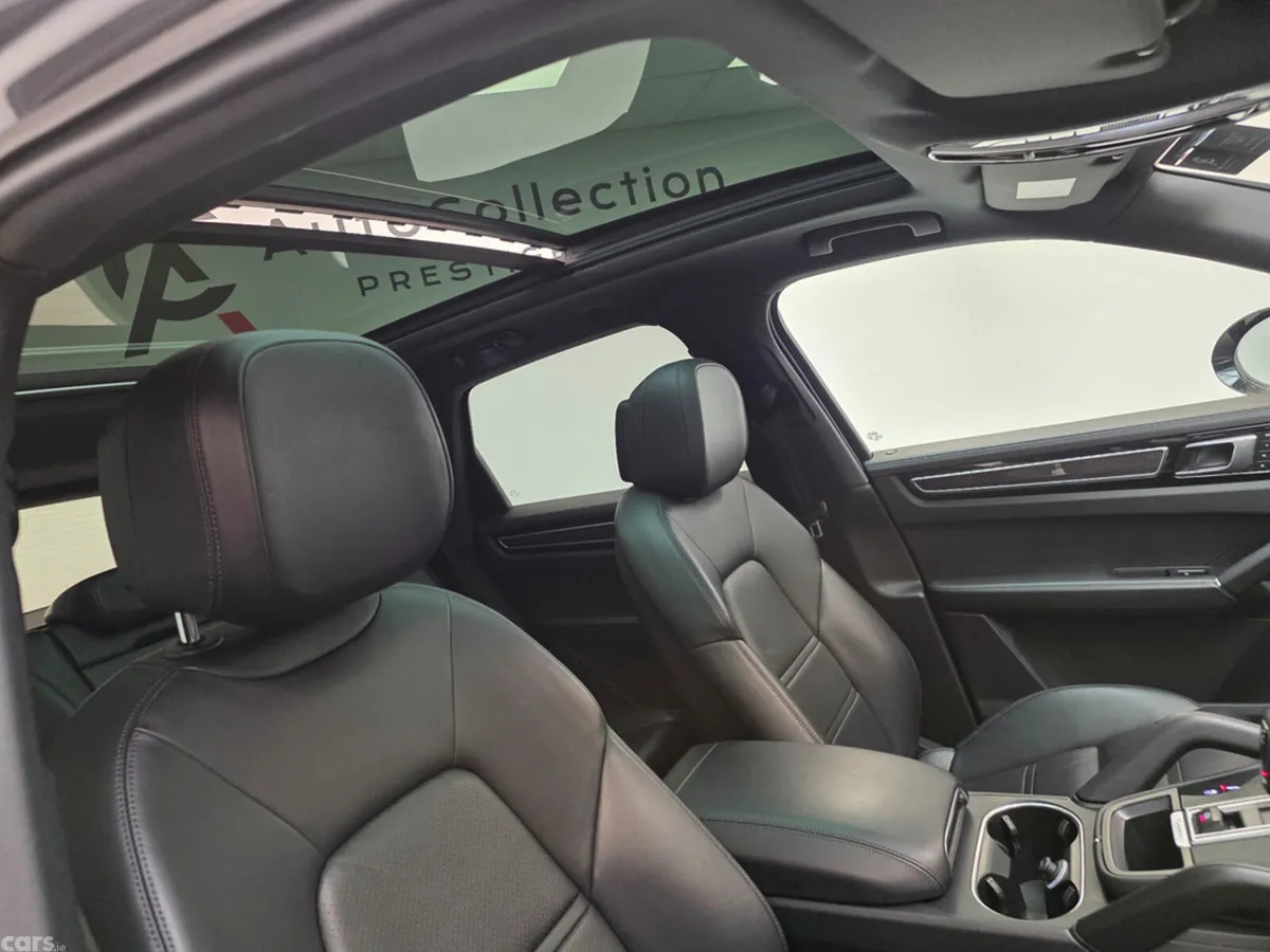 Porsche Cayenne Estate, Petrol Hybrid, 2023, Grey