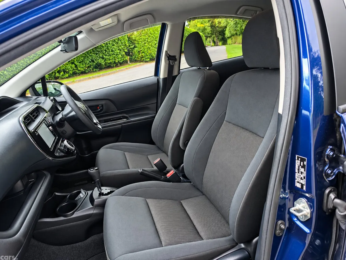 Toyota Aqua Hatchback, Petrol Hybrid, 2018, Blue