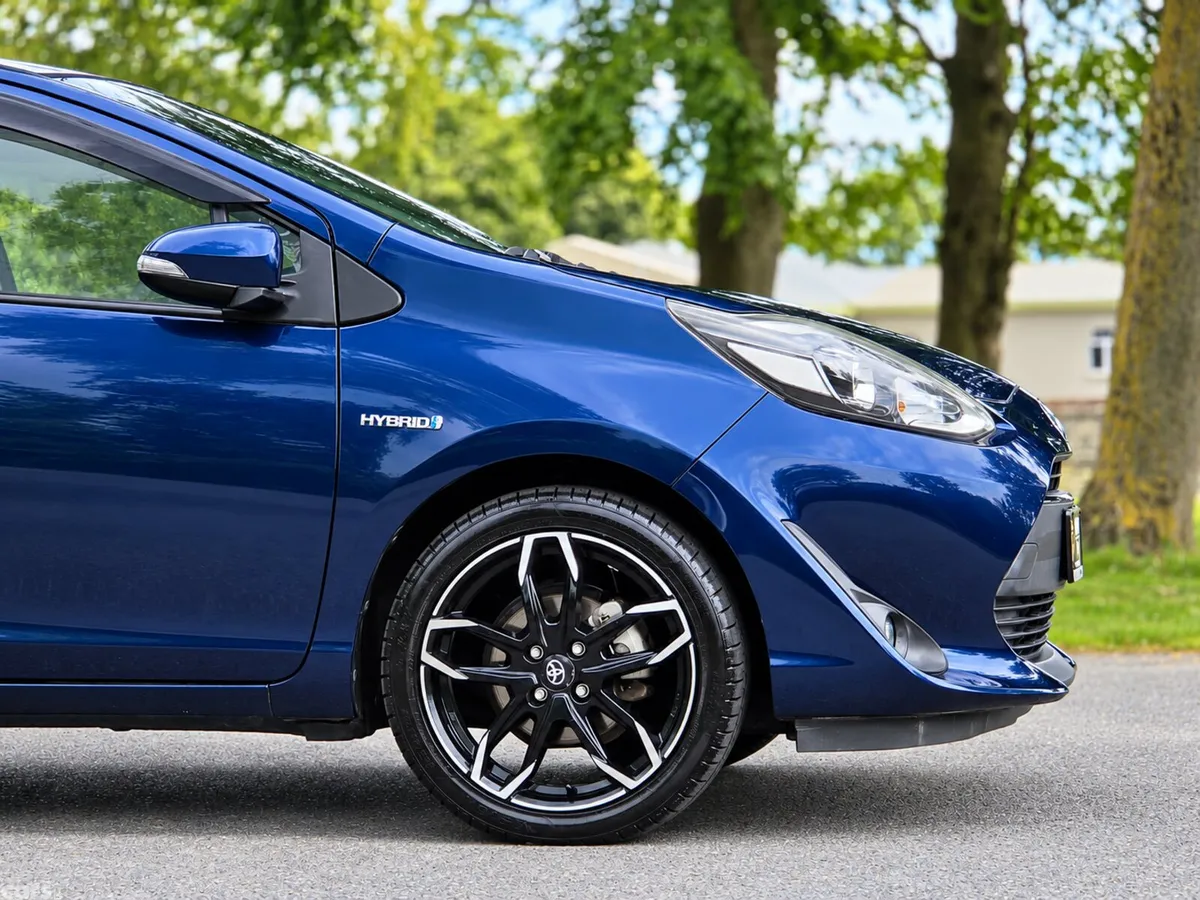 Toyota Aqua Hatchback, Petrol Hybrid, 2018, Blue
