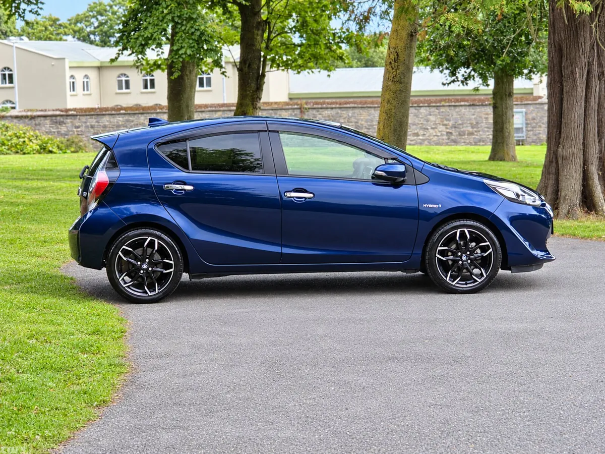 Toyota Aqua Hatchback, Petrol Hybrid, 2018, Blue