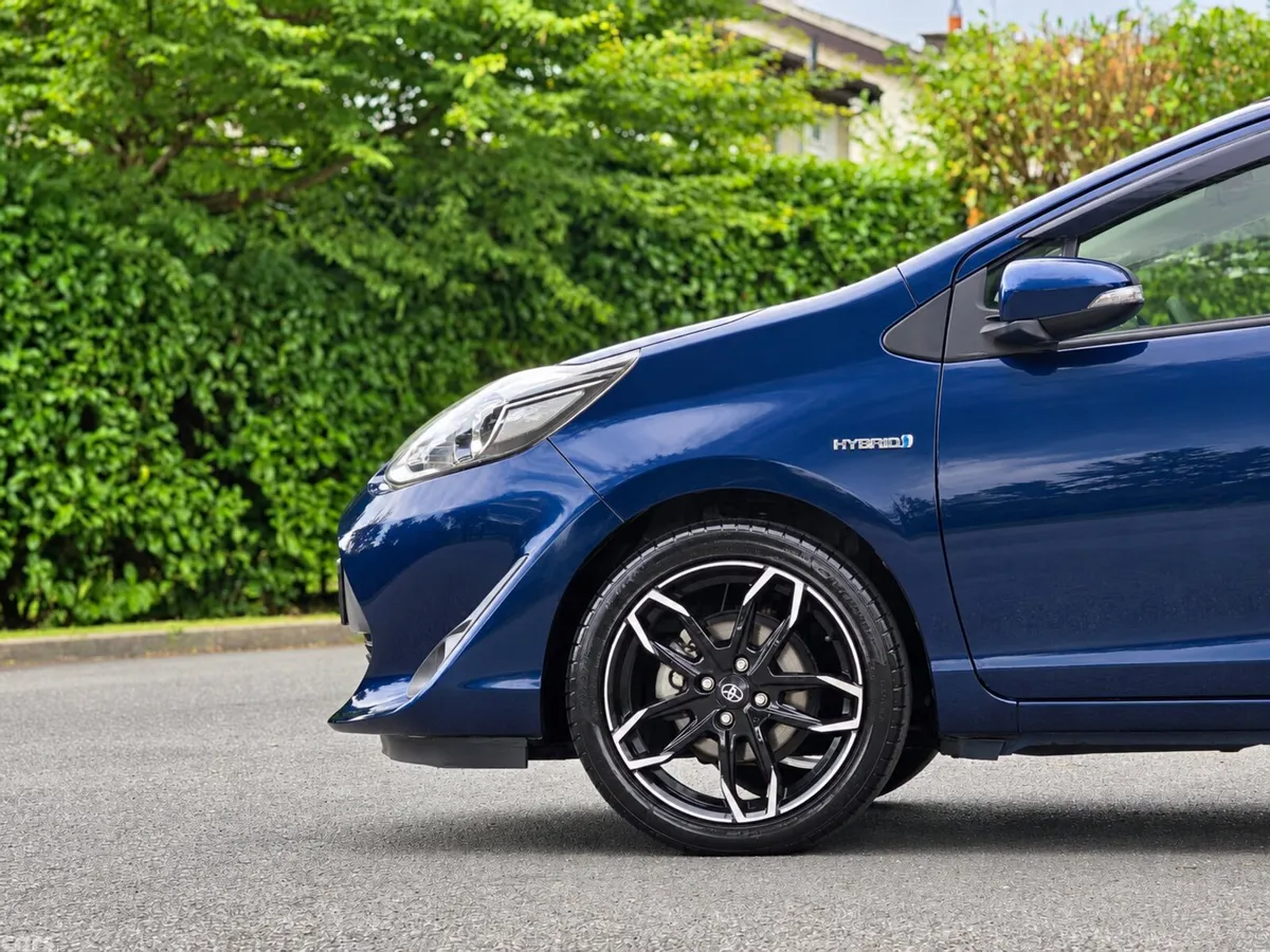 Toyota Aqua Hatchback, Petrol Hybrid, 2018, Blue