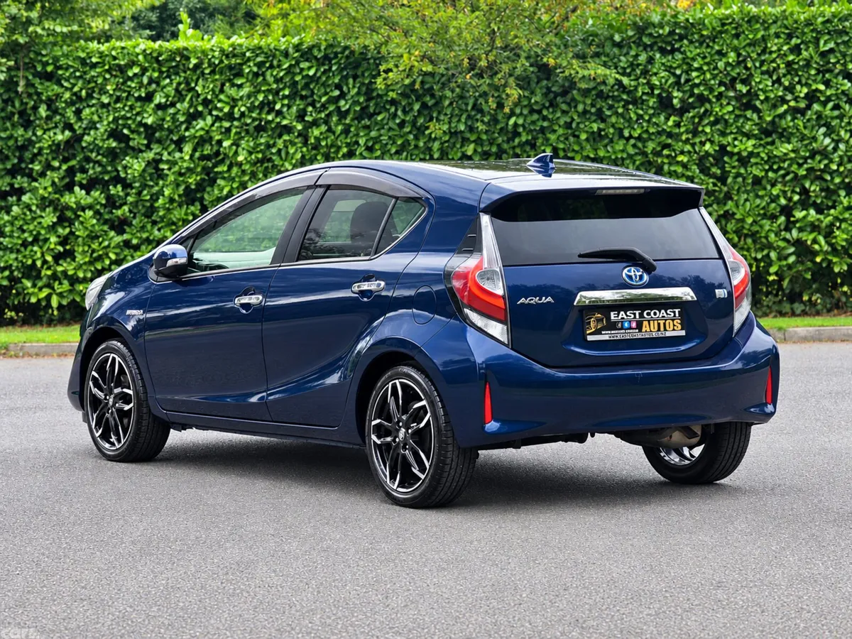 Toyota Aqua Hatchback, Petrol Hybrid, 2018, Blue