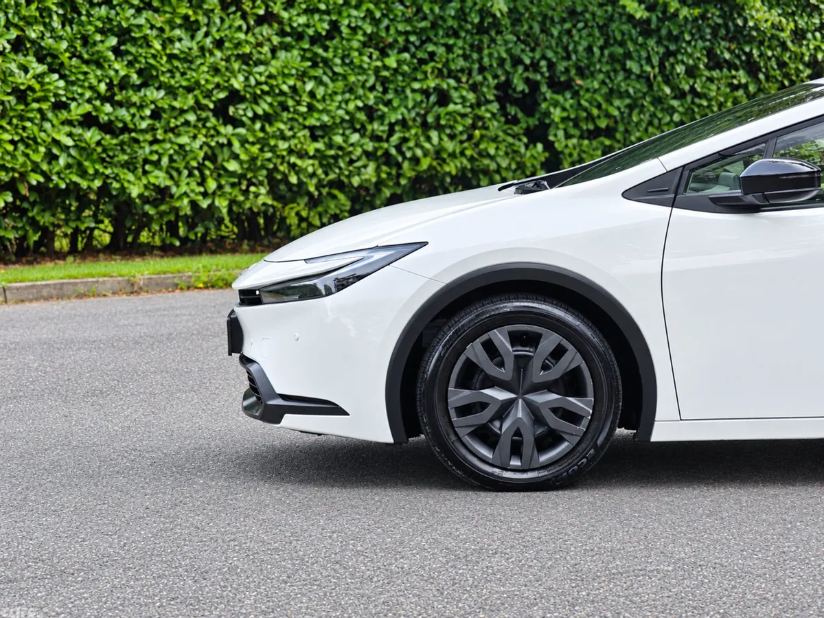 Toyota Prius Saloon, Petrol Hybrid, 2023, White