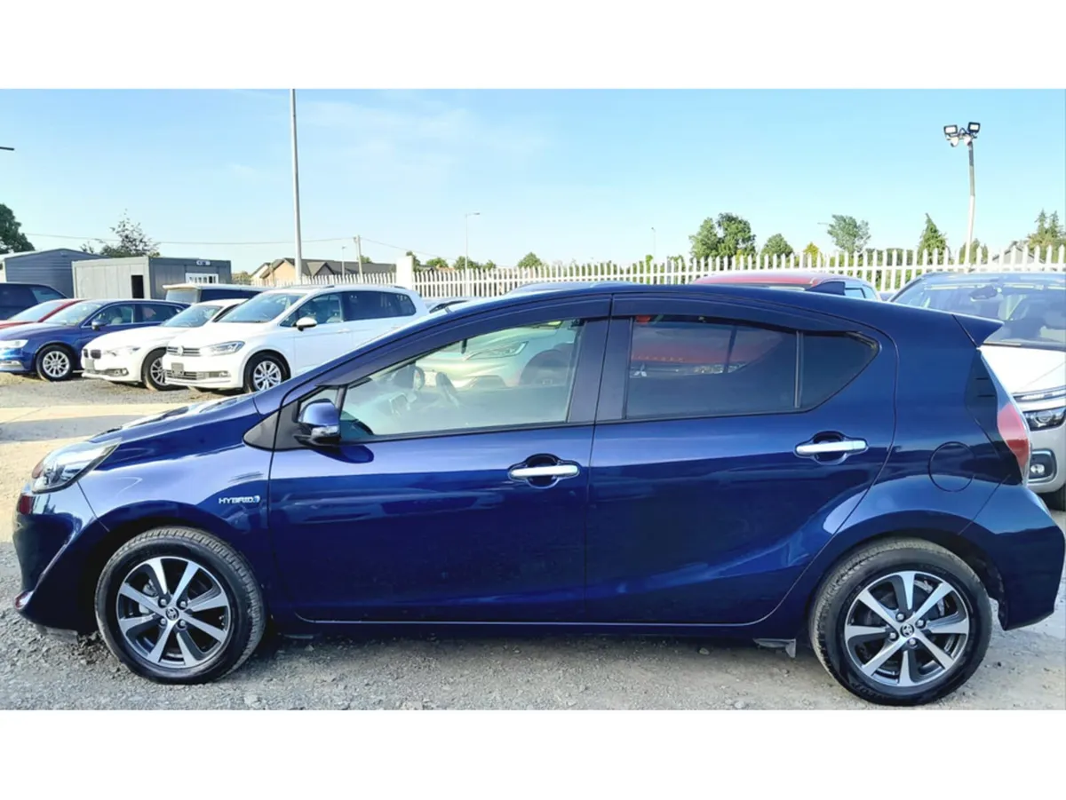 Toyota Aqua Hatchback, Petrol Hybrid, 2018, Blue