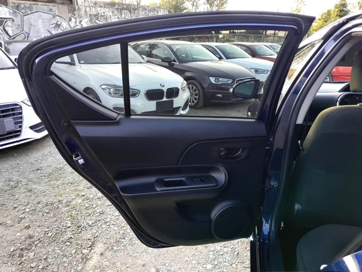 Toyota Aqua Hatchback, Petrol Hybrid, 2018, Blue