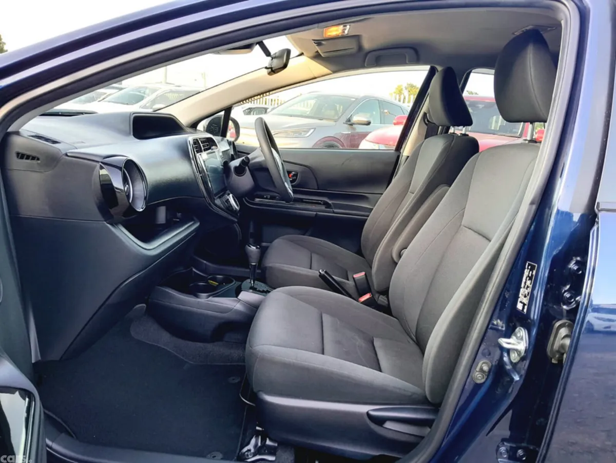Toyota Aqua Hatchback, Petrol Hybrid, 2018, Blue