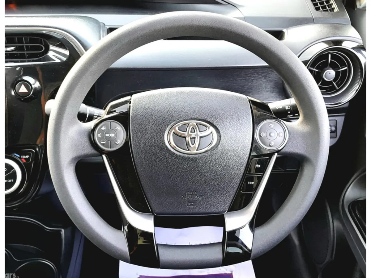 Toyota Aqua Hatchback, Petrol Hybrid, 2018, Blue