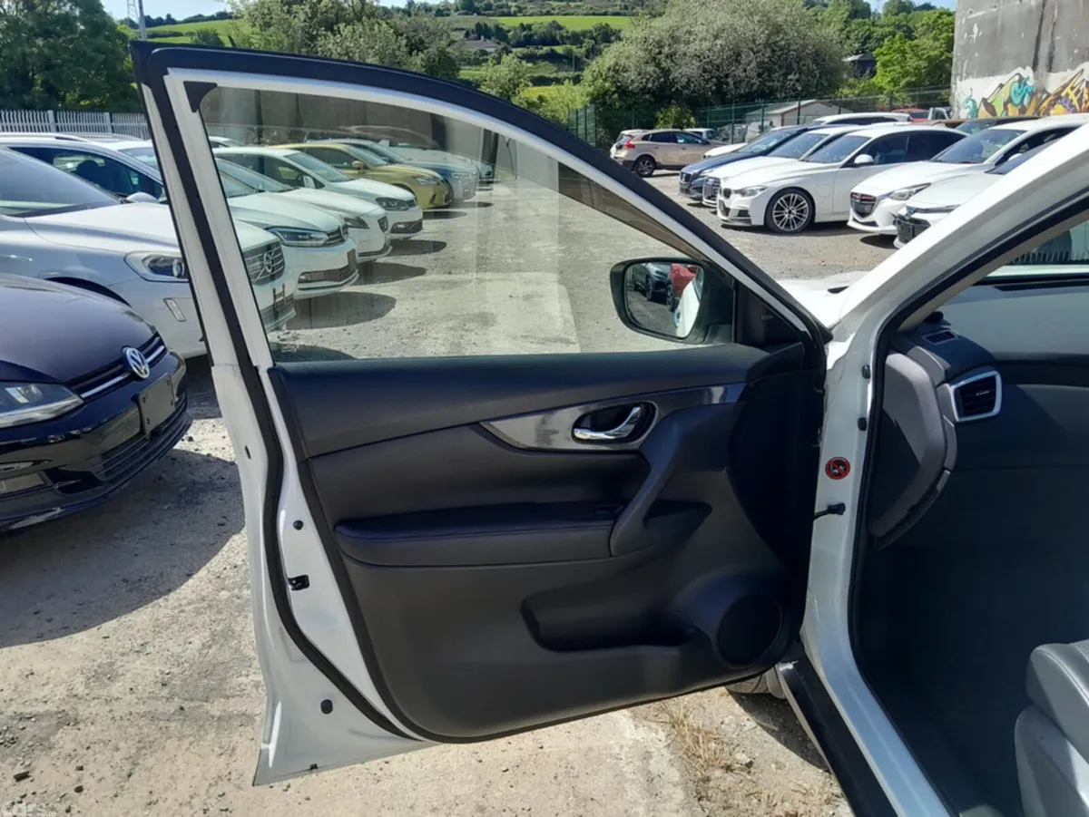 Nissan X-Trail SUV, Petrol Hybrid, 2017, White