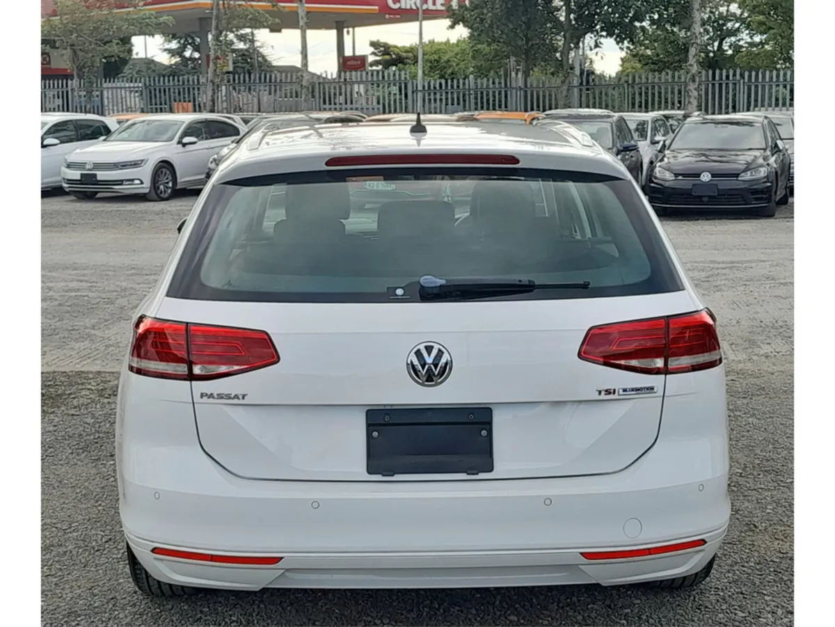 Volkswagen Passat Estate, Petrol, 2016, White