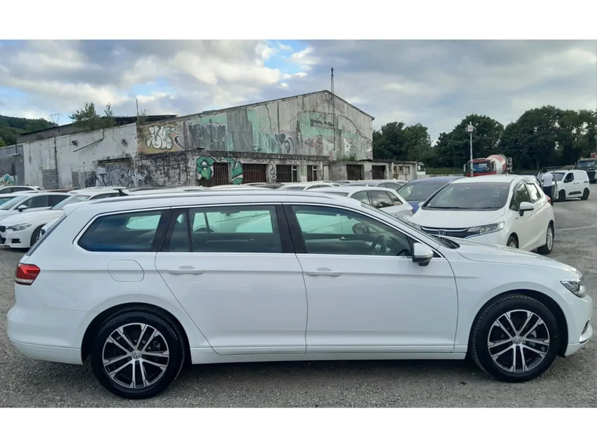Volkswagen Passat Estate, Petrol, 2016, White