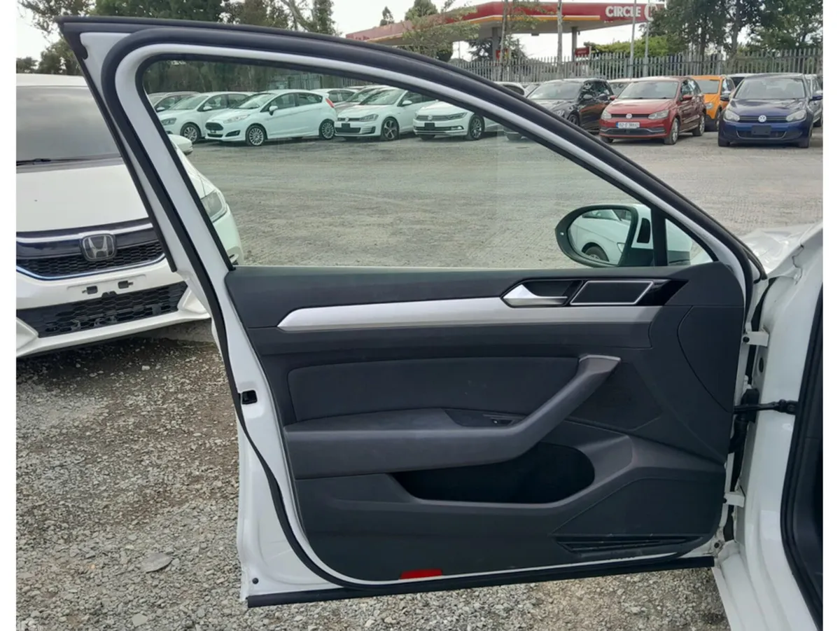 Volkswagen Passat Estate, Petrol, 2016, White