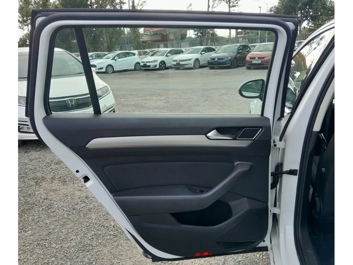 Volkswagen Passat Estate, Petrol, 2016, White