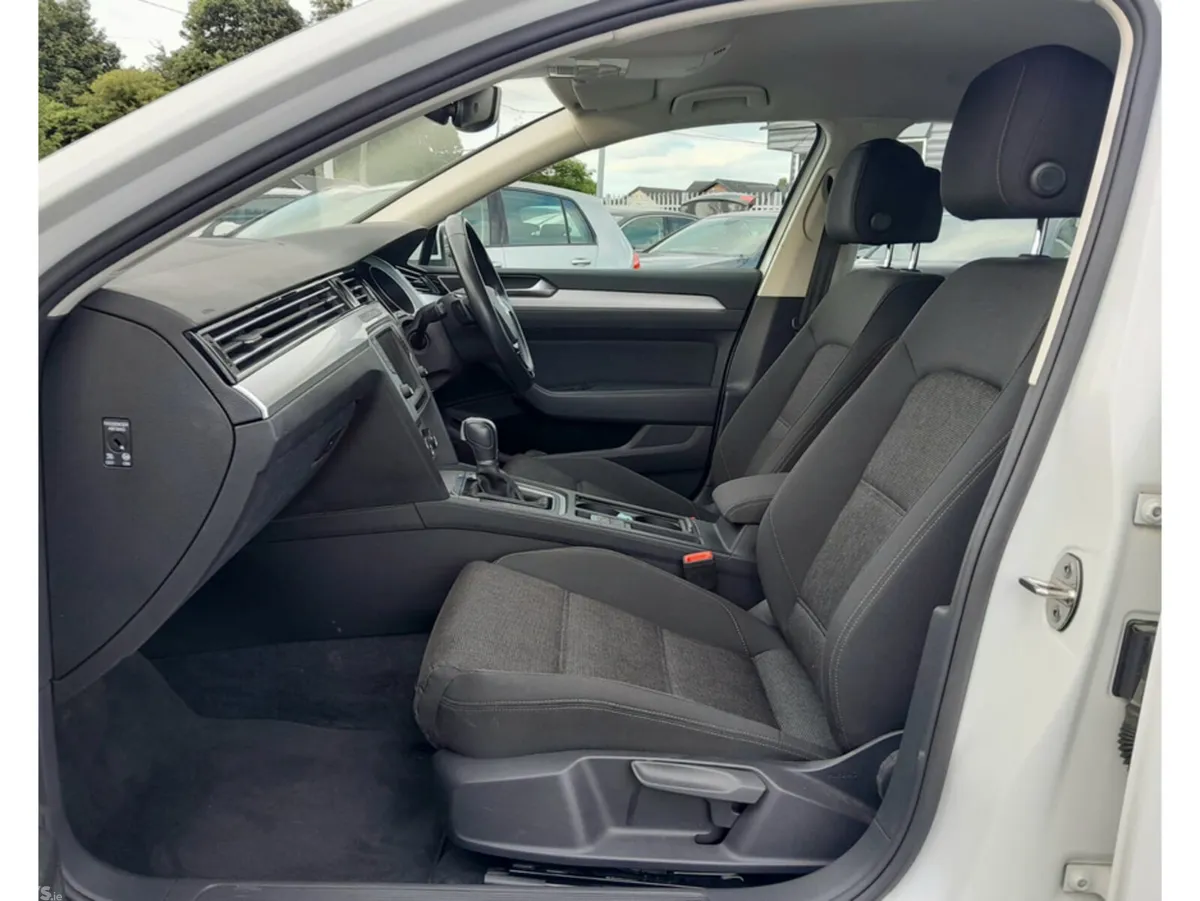 Volkswagen Passat Estate, Petrol, 2016, White