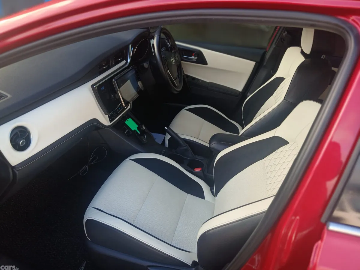 Toyota Auris Hatchback, Petrol Hybrid, 2016, Red
