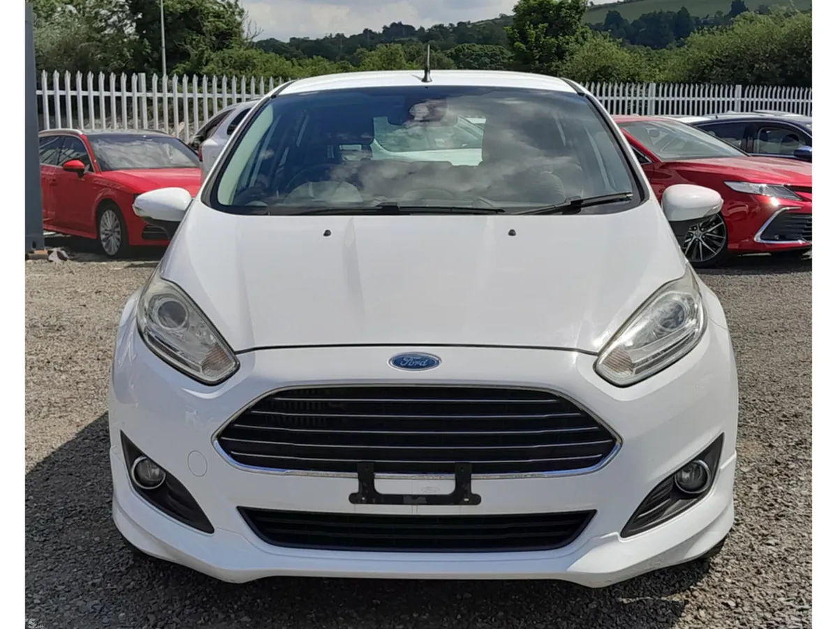 Ford Fiesta Hatchback, Petrol, 2014, White
