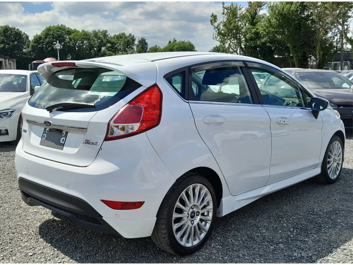 Ford Fiesta Hatchback, Petrol, 2014, White