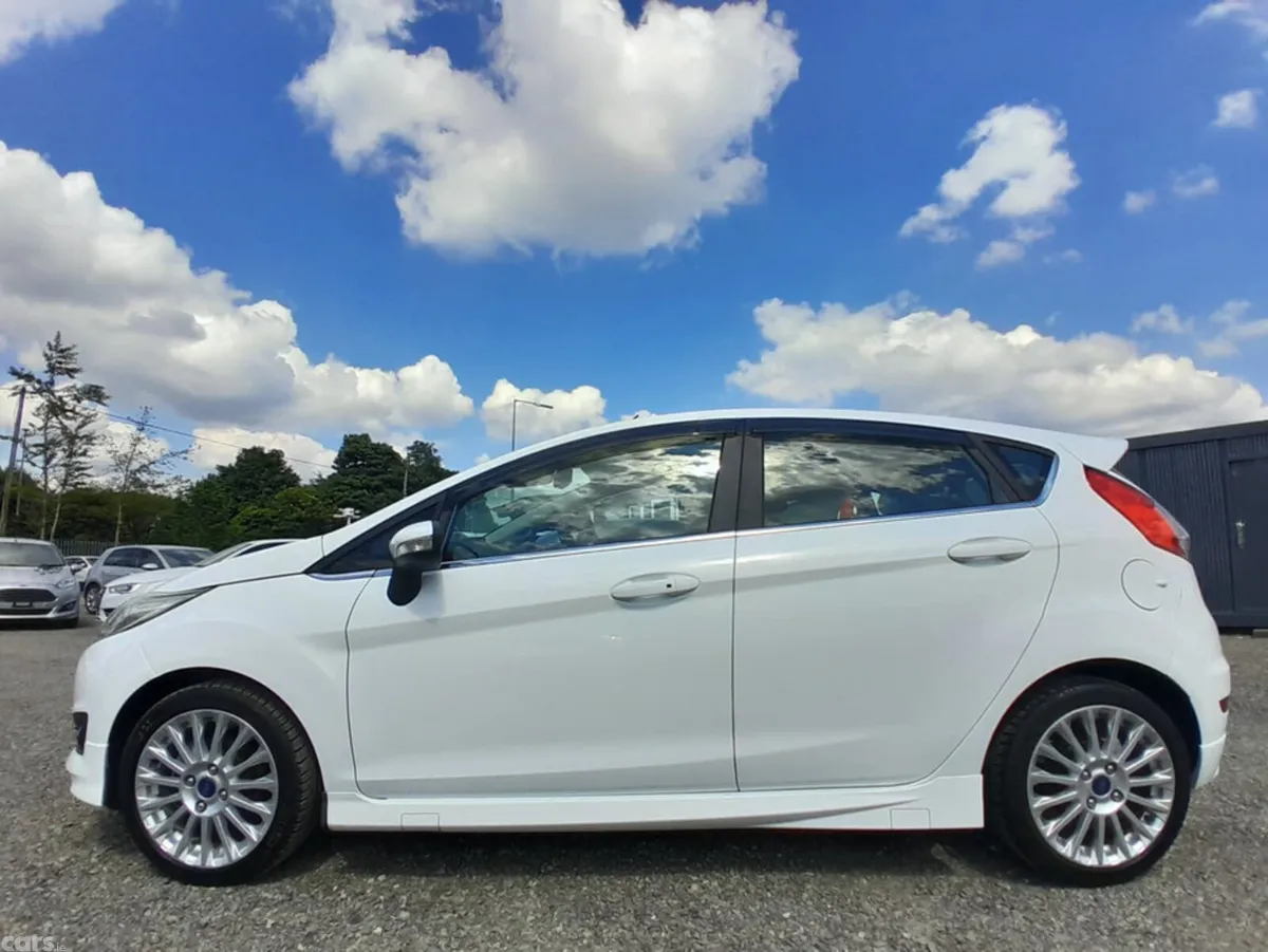 Ford Fiesta Hatchback, Petrol, 2014, White