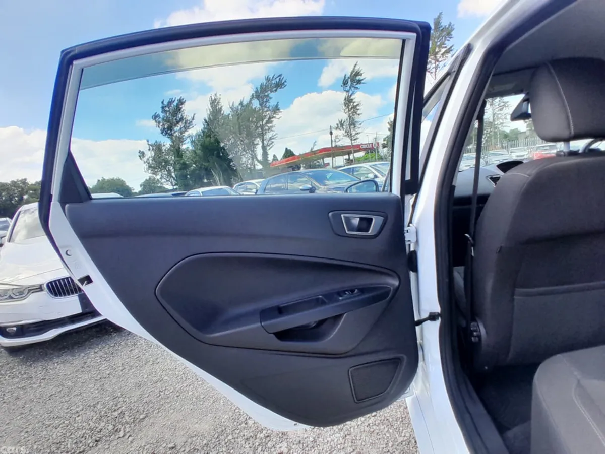 Ford Fiesta Hatchback, Petrol, 2014, White