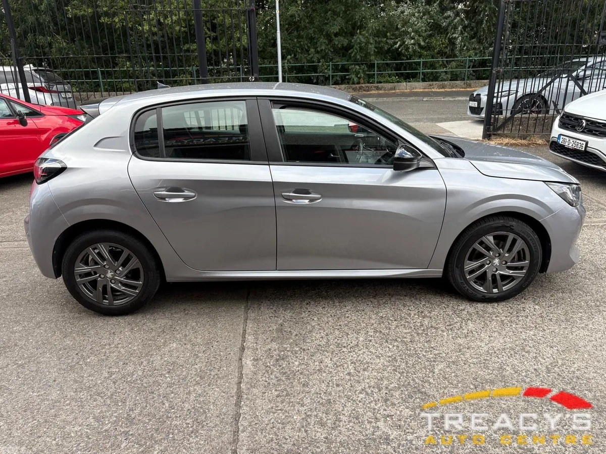 Peugeot 208 Hatchback, Diesel, 2022, Grey