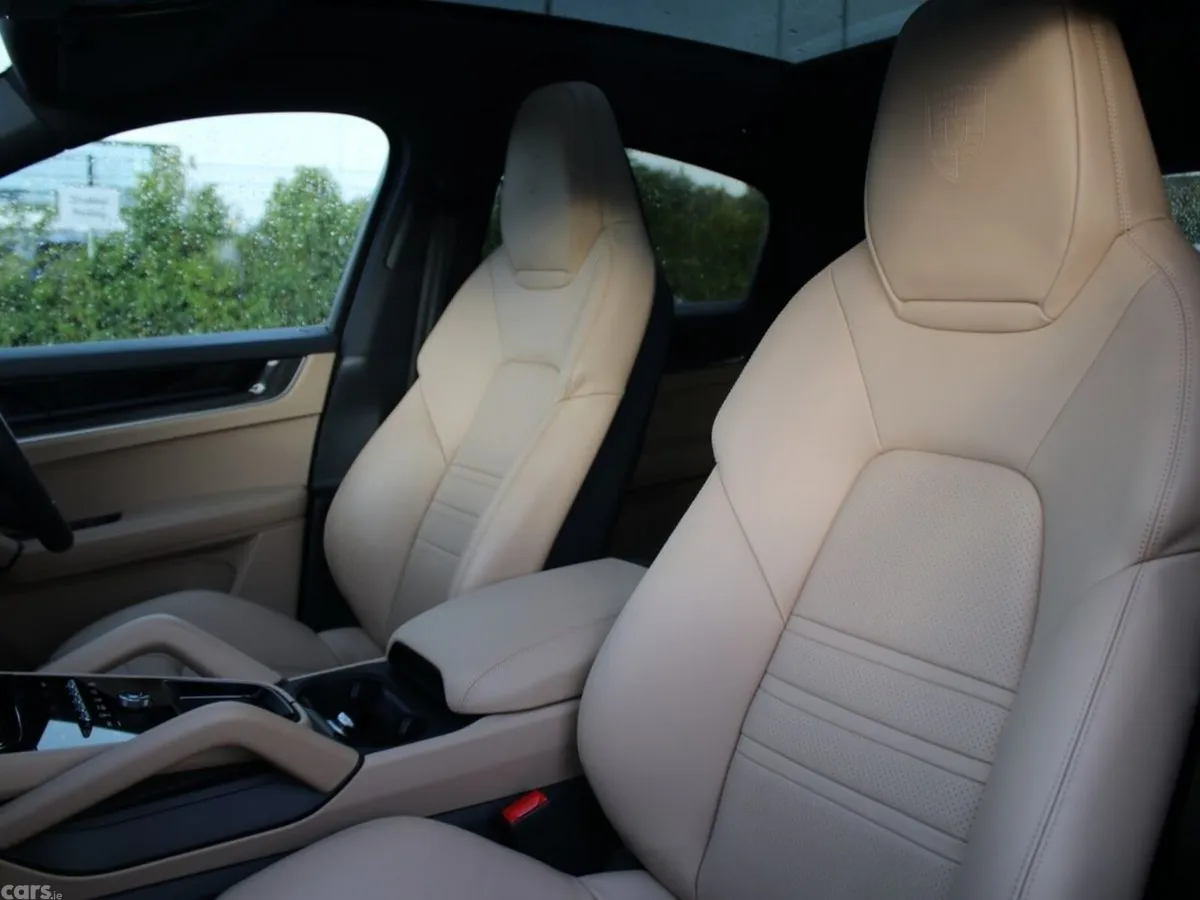 Porsche Cayenne SUV, Petrol Plug-in Hybrid, 2026, Black