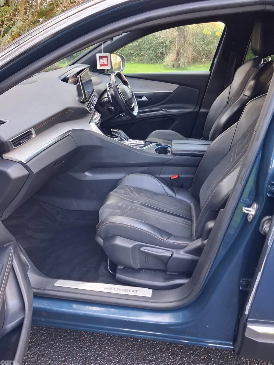 Peugeot 5008 MPV, Diesel, 2021, Blue