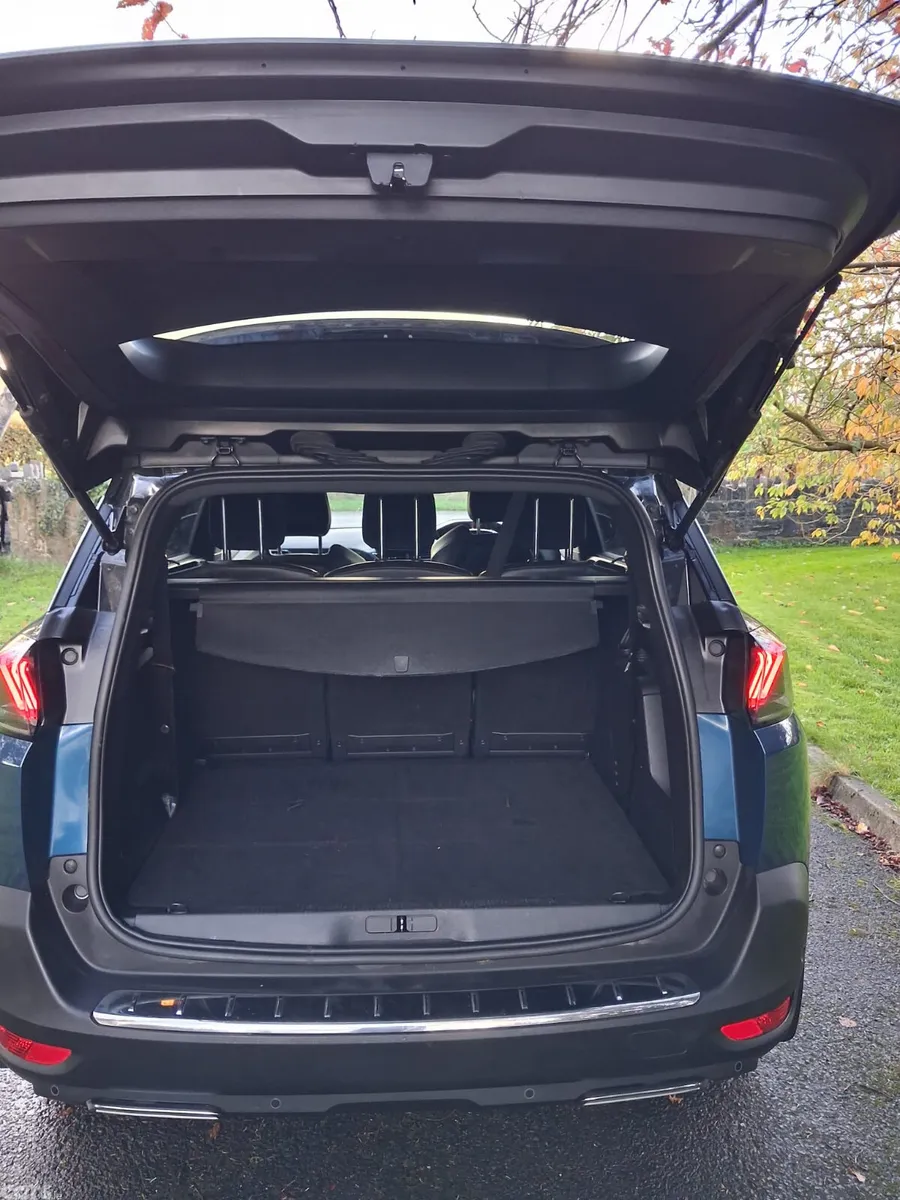 Peugeot 5008 MPV, Diesel, 2021, Blue