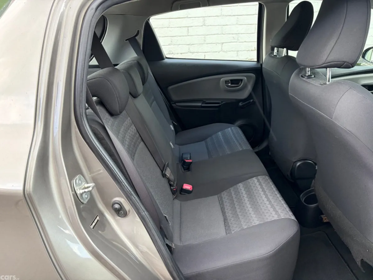 Toyota Yaris Hatchback, Petrol, 2016, Grey