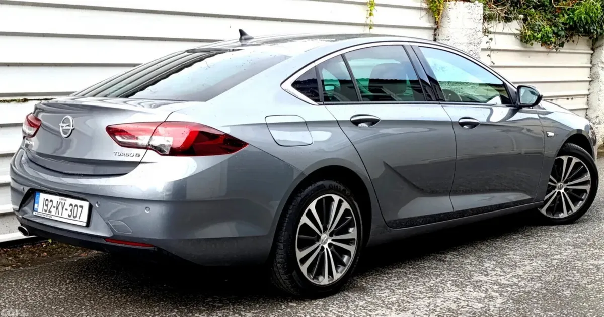 Opel Insignia Hatchback, Diesel, 2019, Grey