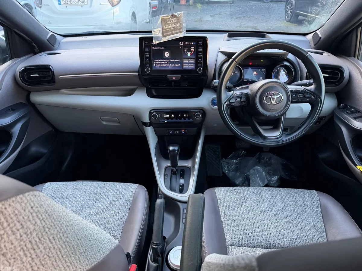 Toyota Yaris Hatchback, Petrol Hybrid, 2021, White