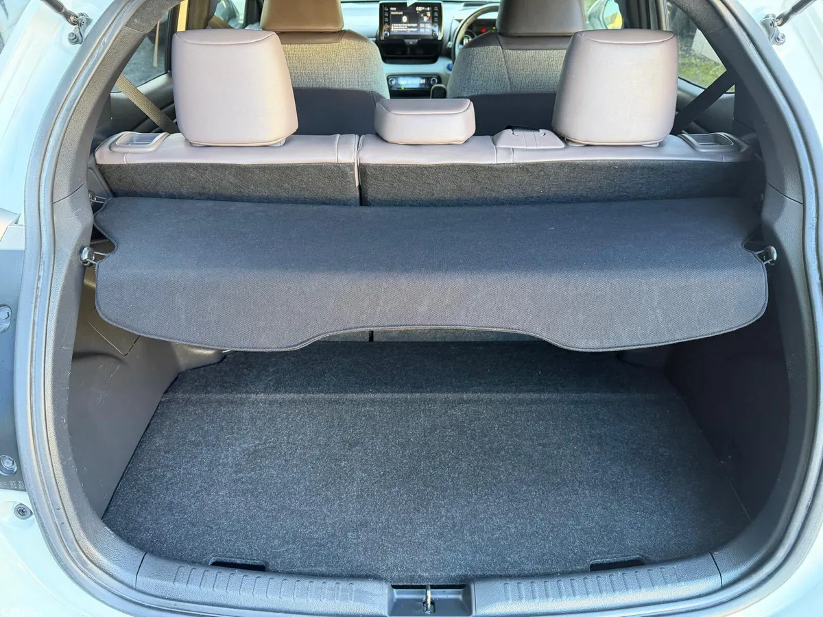 Toyota Yaris Hatchback, Petrol Hybrid, 2021, White