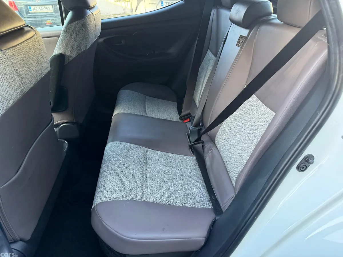 Toyota Yaris Hatchback, Petrol Hybrid, 2021, White