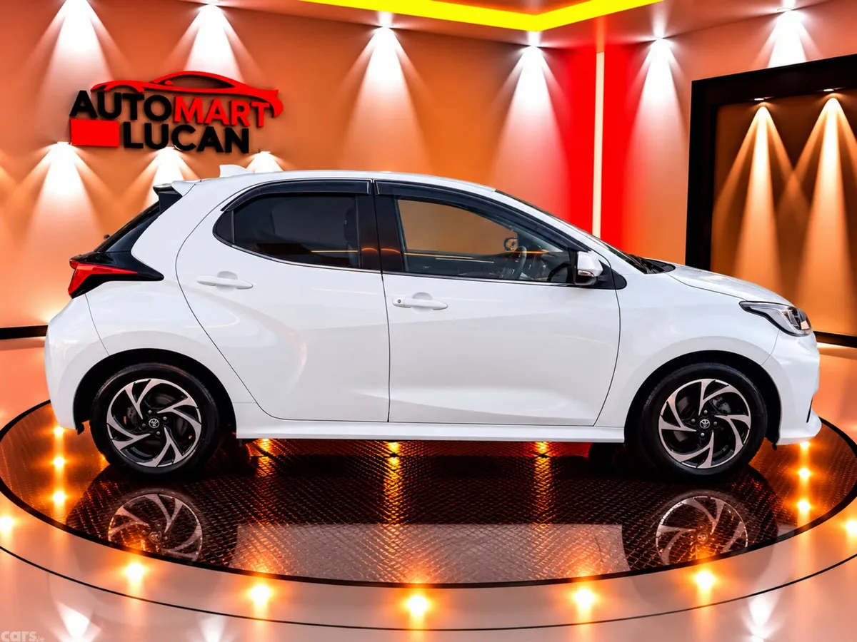 Toyota Yaris Hatchback, Petrol Hybrid, 2021, White