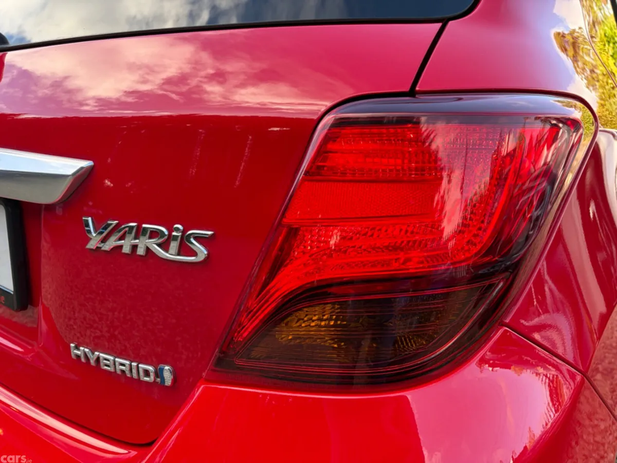 Toyota Yaris Hatchback, Petrol Hybrid, 2016, Red