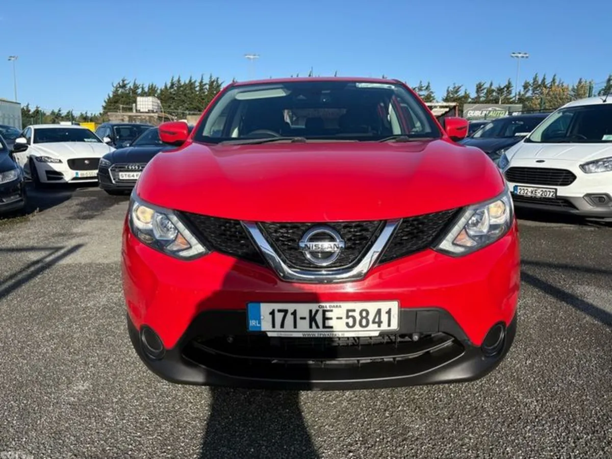 Nissan Qashqai SUV, Diesel, 2017, Red