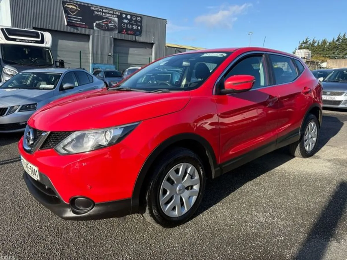 Nissan Qashqai SUV, Diesel, 2017, Red