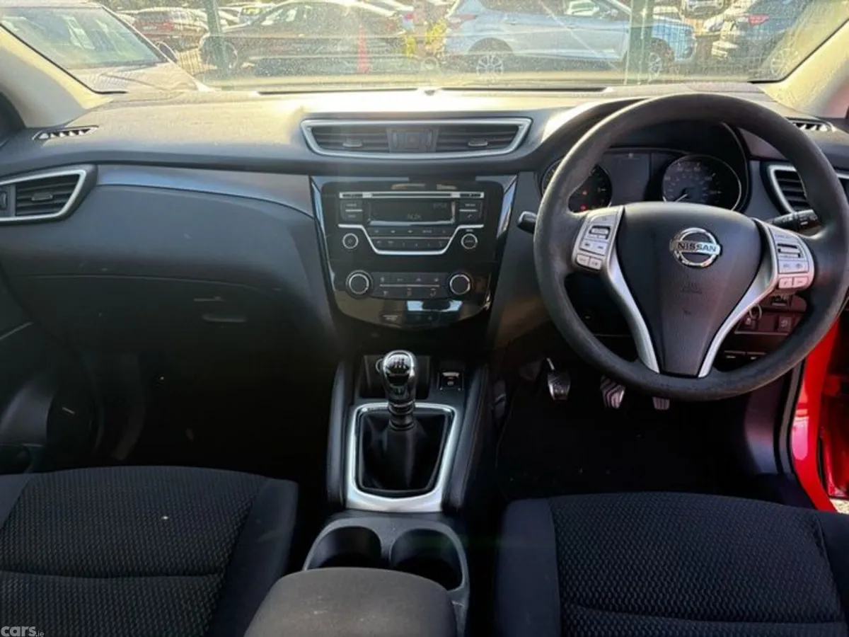 Nissan Qashqai SUV, Diesel, 2017, Red