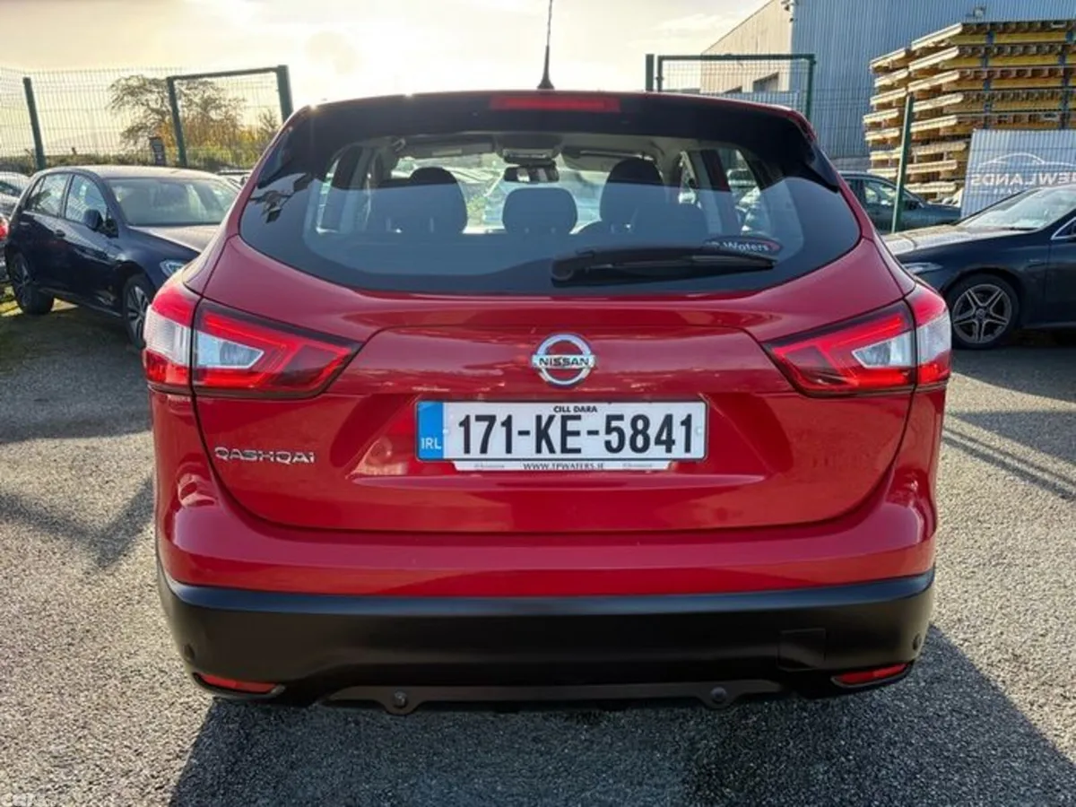 Nissan Qashqai SUV, Diesel, 2017, Red