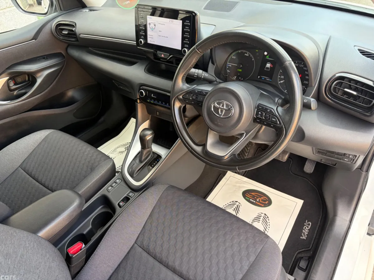 Toyota Yaris Hatchback, Petrol Hybrid, 2023, White