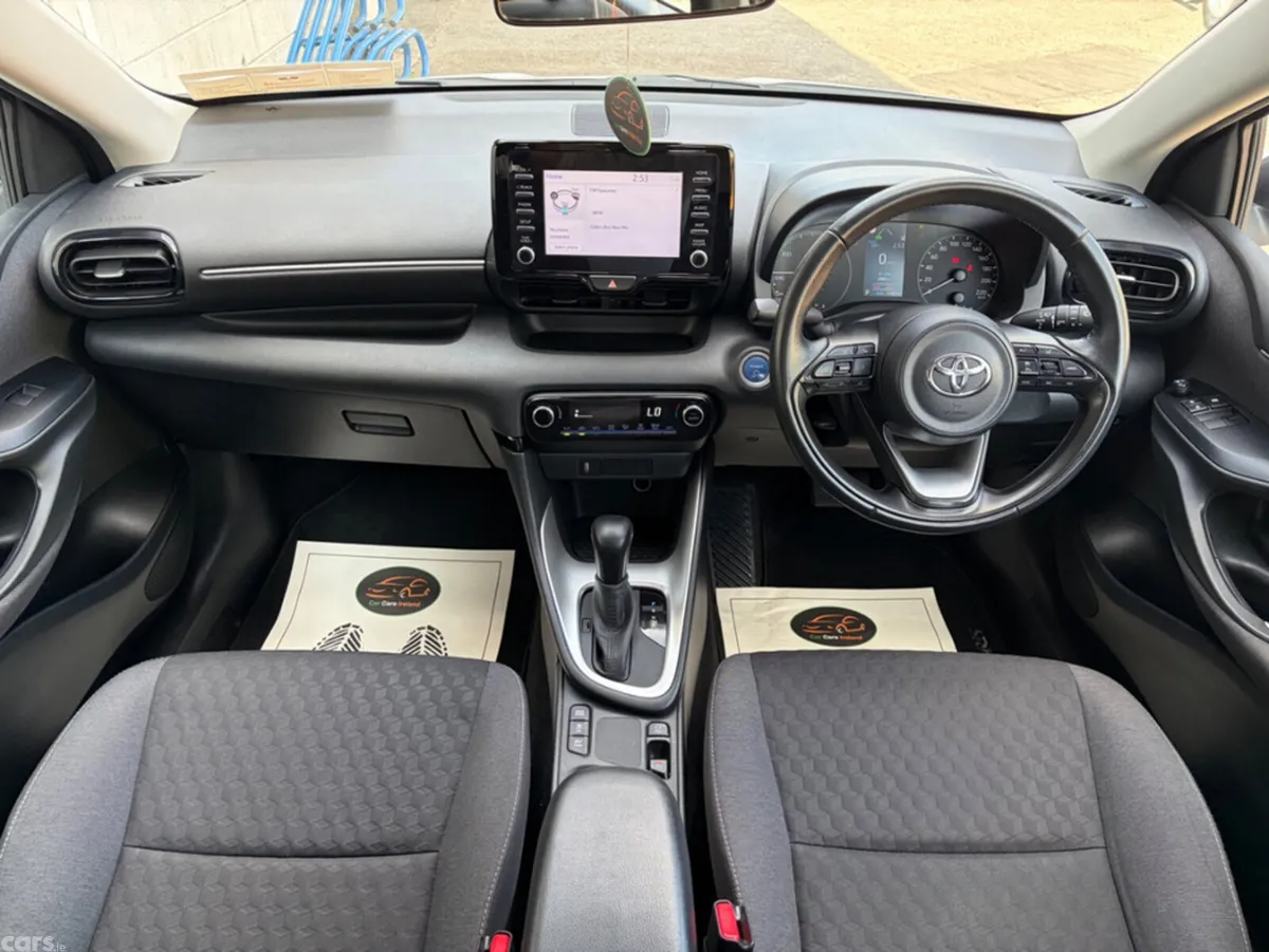 Toyota Yaris Hatchback, Petrol Hybrid, 2023, White