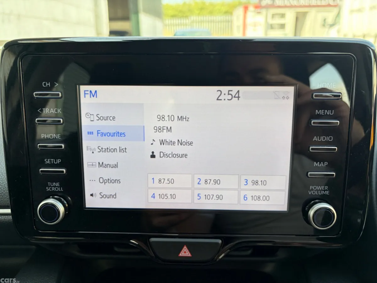 Toyota Yaris Hatchback, Petrol Hybrid, 2023, White