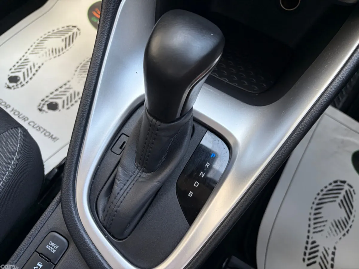 Toyota Yaris Hatchback, Petrol Hybrid, 2023, White