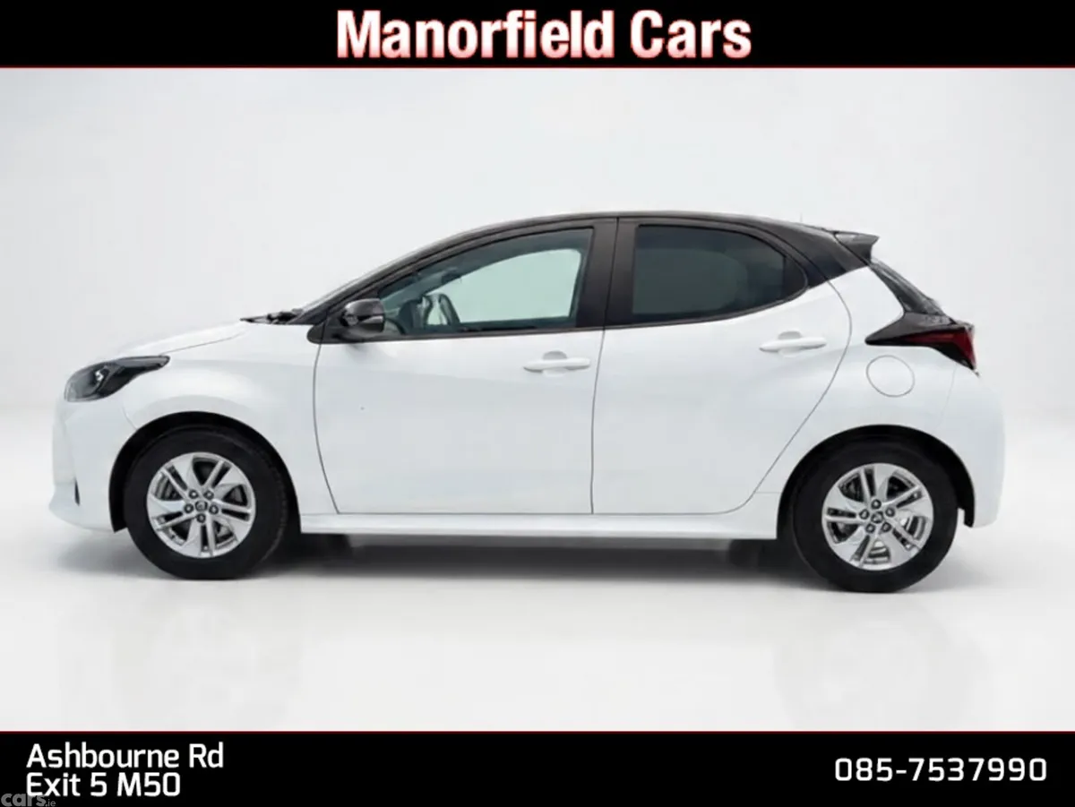 Toyota Yaris Hatchback, Petrol Hybrid, 2023, White