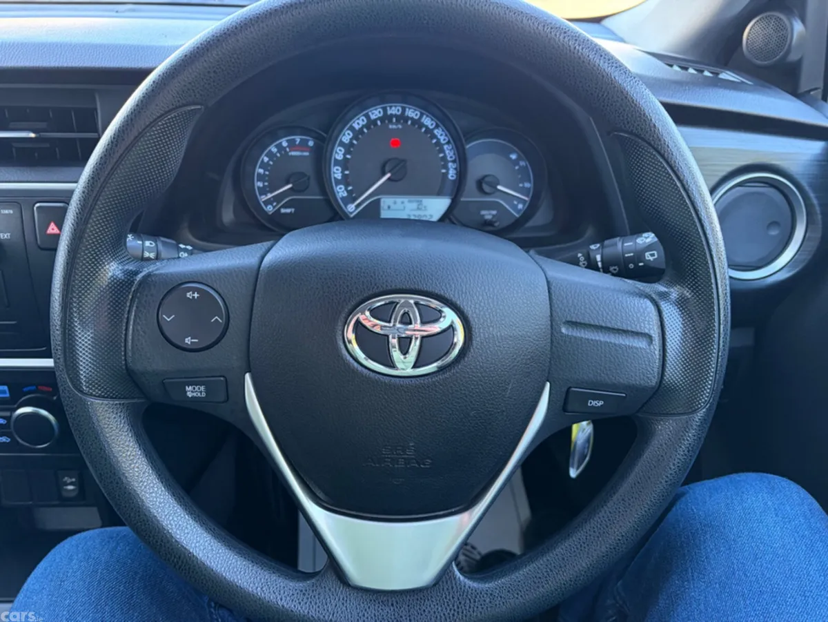 Toyota Auris Hatchback, Petrol, 2014, Grey