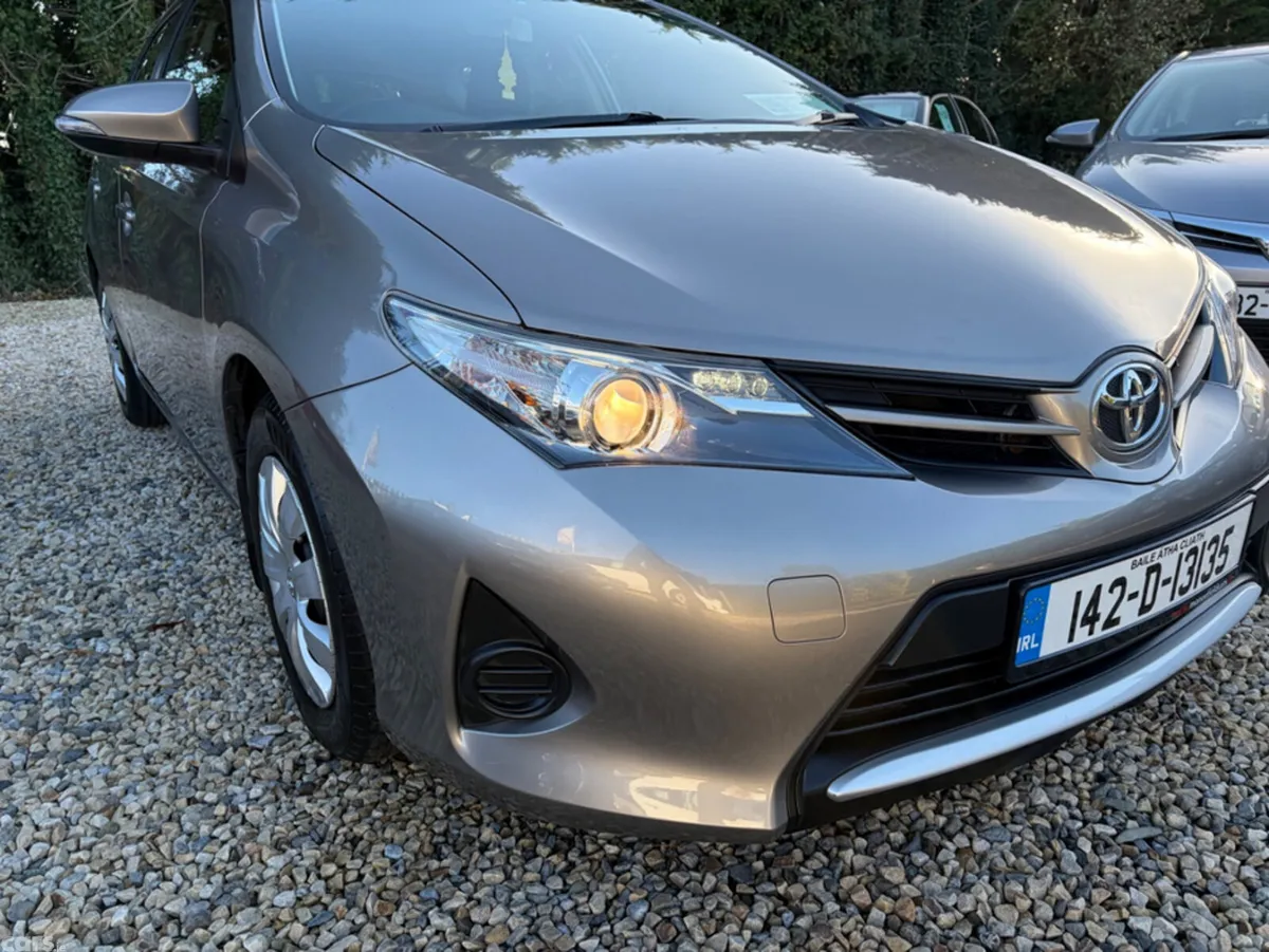Toyota Auris Hatchback, Petrol, 2014, Grey